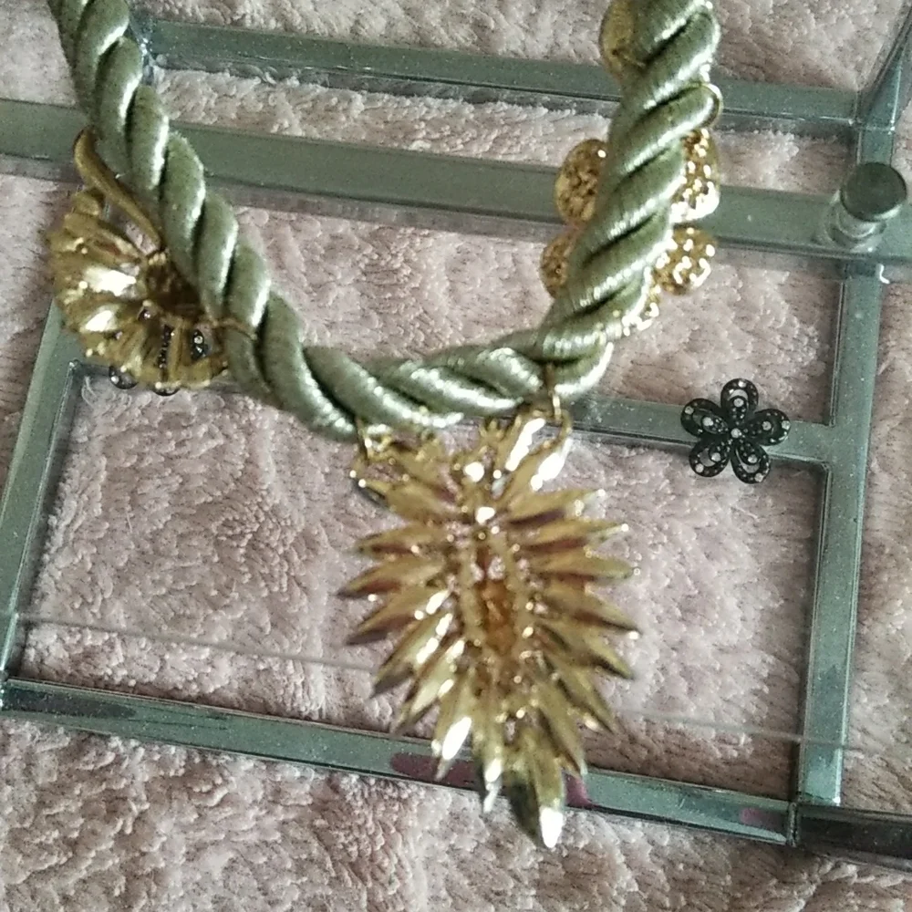 Starburst Statement Corded Necklace - Picture 7 of 8